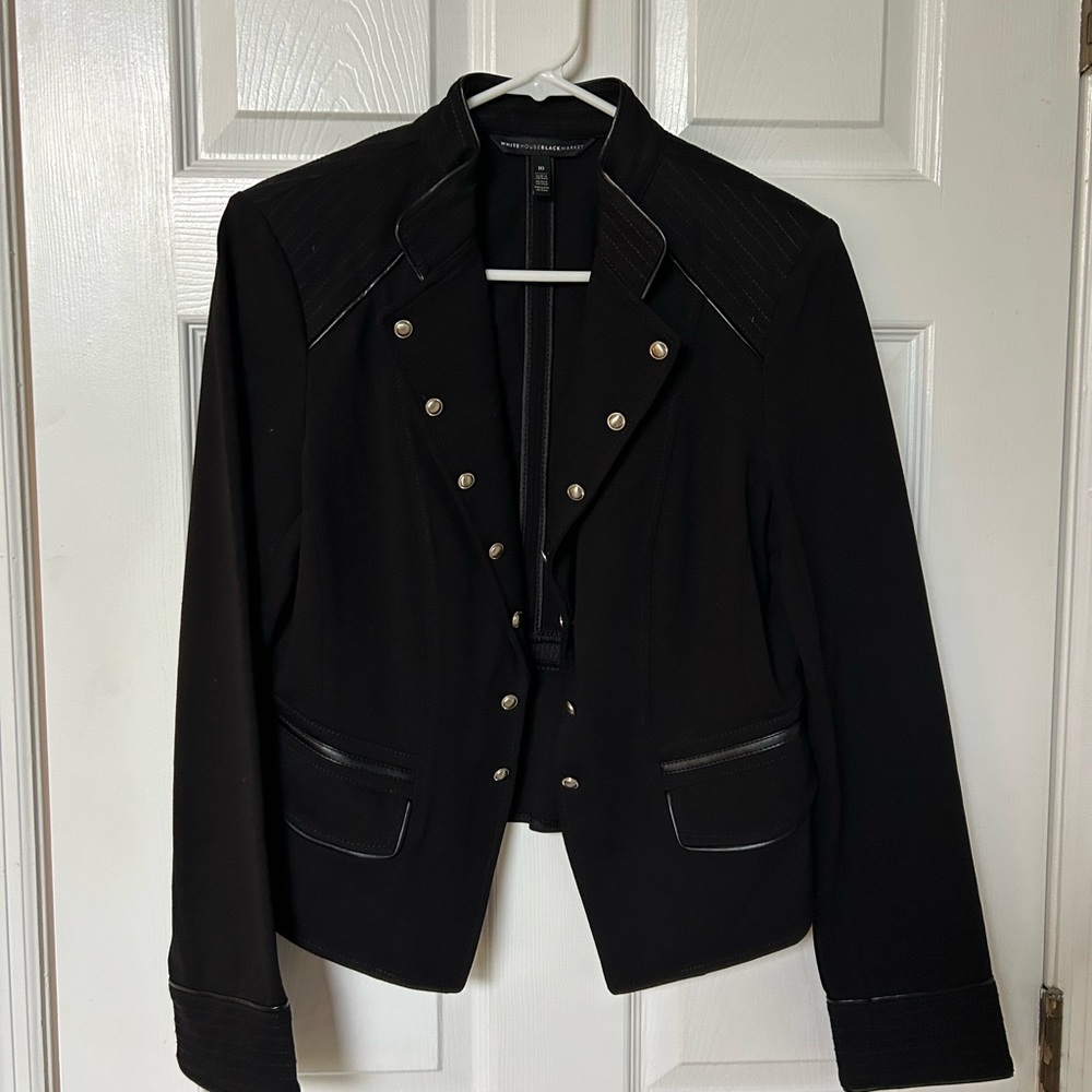 Whit house black market cropped blazer